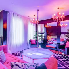 Playmate Lounge - Rooftop Hot Tub Game Room!