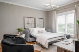 2-Bedroom Penthouse with Rooftop & Free Parking