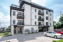 2-Bedroom Penthouse with Rooftop & Free Parking