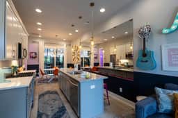 Designer Dolly Townhome - Perfect for Groups & Girls' Trips