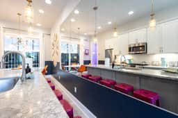 Designer Dolly Townhome - Perfect for Groups & Girls' Trips