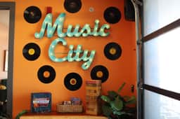 The Muse Nashville Oasis: Modern 2BR | Balcony & Rooftop | Near Broadway