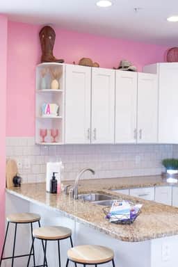 The Nashville Double-Down: 4BR Super-Condo | 6 Queens | 4 Free Parking Spots