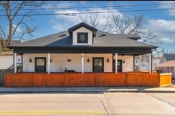 Nashville Chic | Walk to Germantown | Deck + Grill