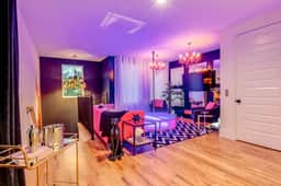 Playmate Lounge - Rooftop Hot Tub Game Room!