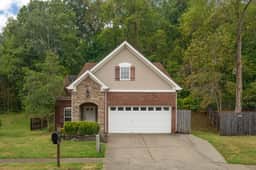 Charming Home w/ Game Room *15 Mins to Broadway! - Image 4