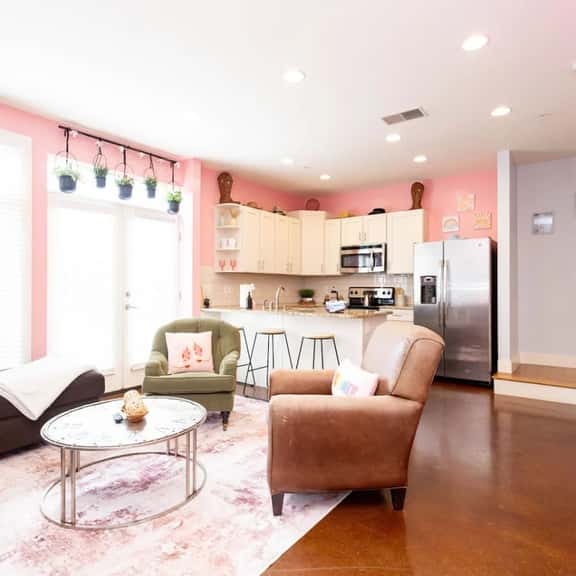 The Nashville Double-Down: 4BR Super-Condo | 6 Queens | 4 Free Parking Spots - Image 1