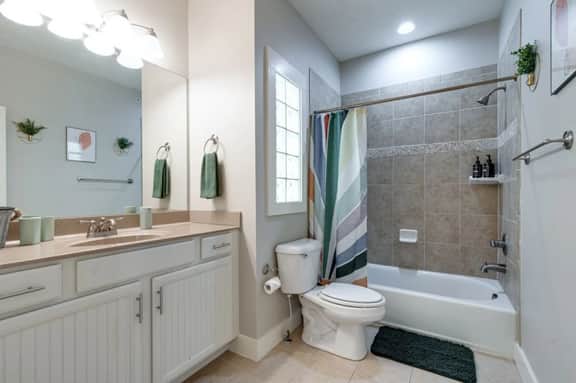 3-Story West End Condo | Free Garage Parking | Near Vanderbilt Medical