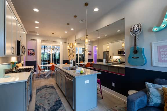 Designer Dolly Townhome - Perfect for Groups & Girls' Trips
