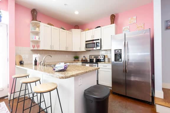 Lipstick & Boots: 3-Story West End Gem | Private Garage | Walk to Vanderbilt
