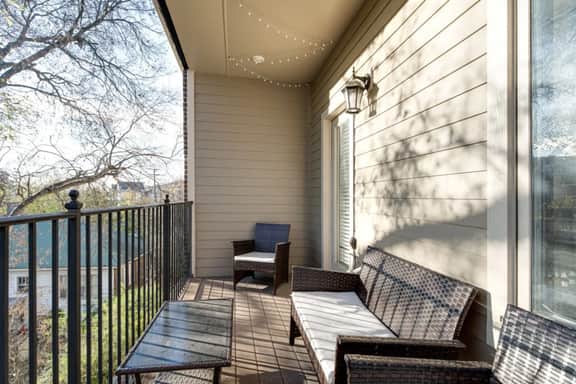 Lipstick & Boots: 3-Story West End Gem | Private Garage | Walk to Vanderbilt