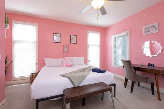 Lipstick & Boots: 3-Story West End Gem | Private Garage | Walk to Vanderbilt