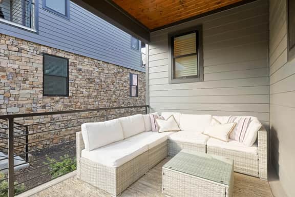 Modern 4BR East Nash | Arcade + 2 Decks | 2 Kings