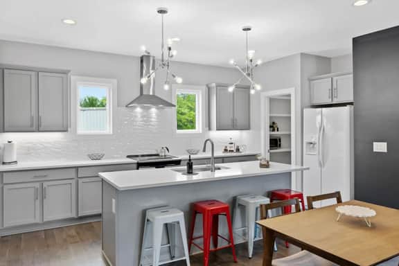 Rhythm & View: 4BR Townhome | Sleeps 10 | Attached 2-Car Garage | 2 Balconies