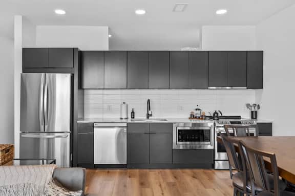 River View 2-Bedroom Apartment with Free Garage Parking