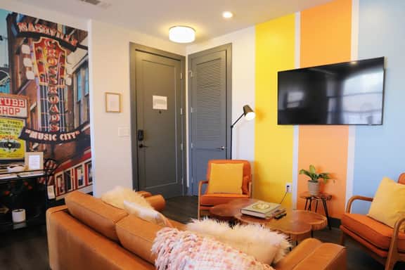 The Muse Nashville Oasis: Modern 2BR | Balcony & Rooftop | Near Broadway