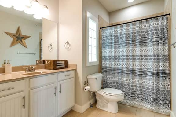 Walk to Vanderbilt: 3-Story Townhome w/ Garage