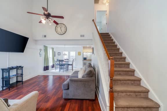 Charming Home w/ Game Room *15 Mins to Broadway! - Image 3
