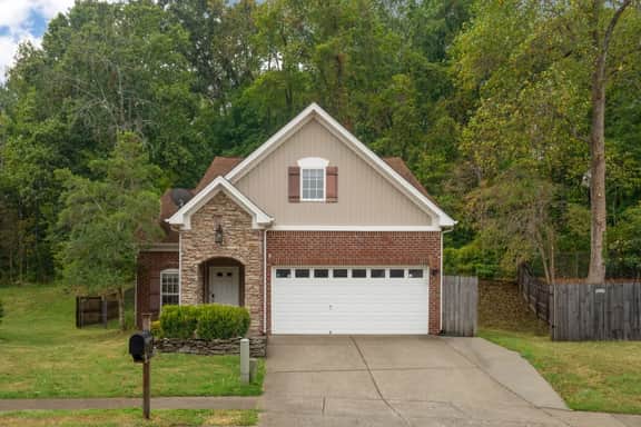 Charming Home w/ Game Room *15 Mins to Broadway! - Image 4