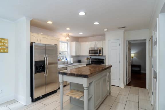 Charming Home w/ Game Room *15 Mins to Broadway! - Image 5