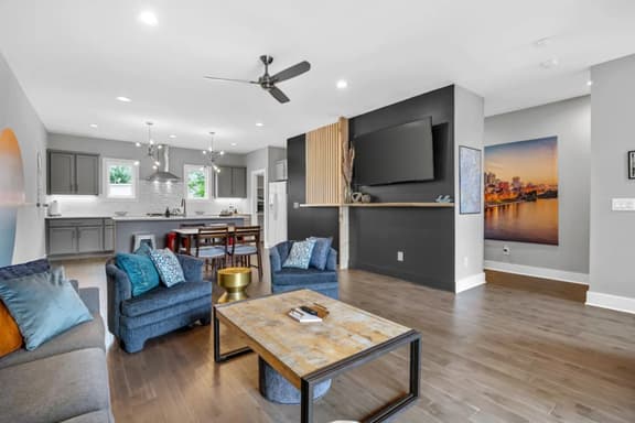 Rhythm & View: 4BR Townhome | Sleeps 10 | Attached 2-Car Garage | 2 Balconies